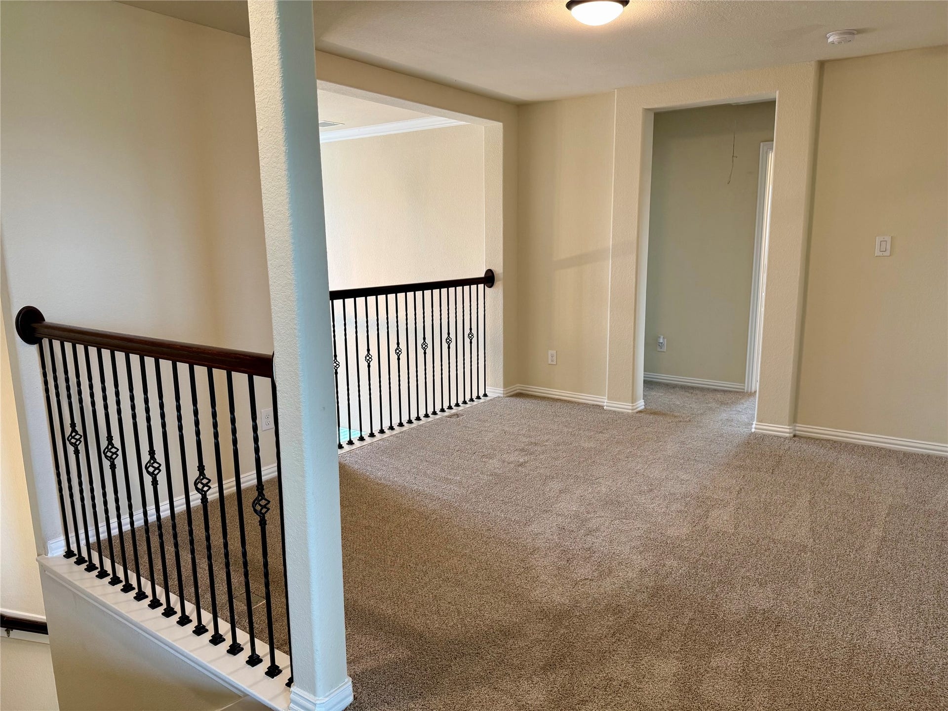 23422 Bordeaux Drive, Alvin, TX 77511 Landing/office area upstairs