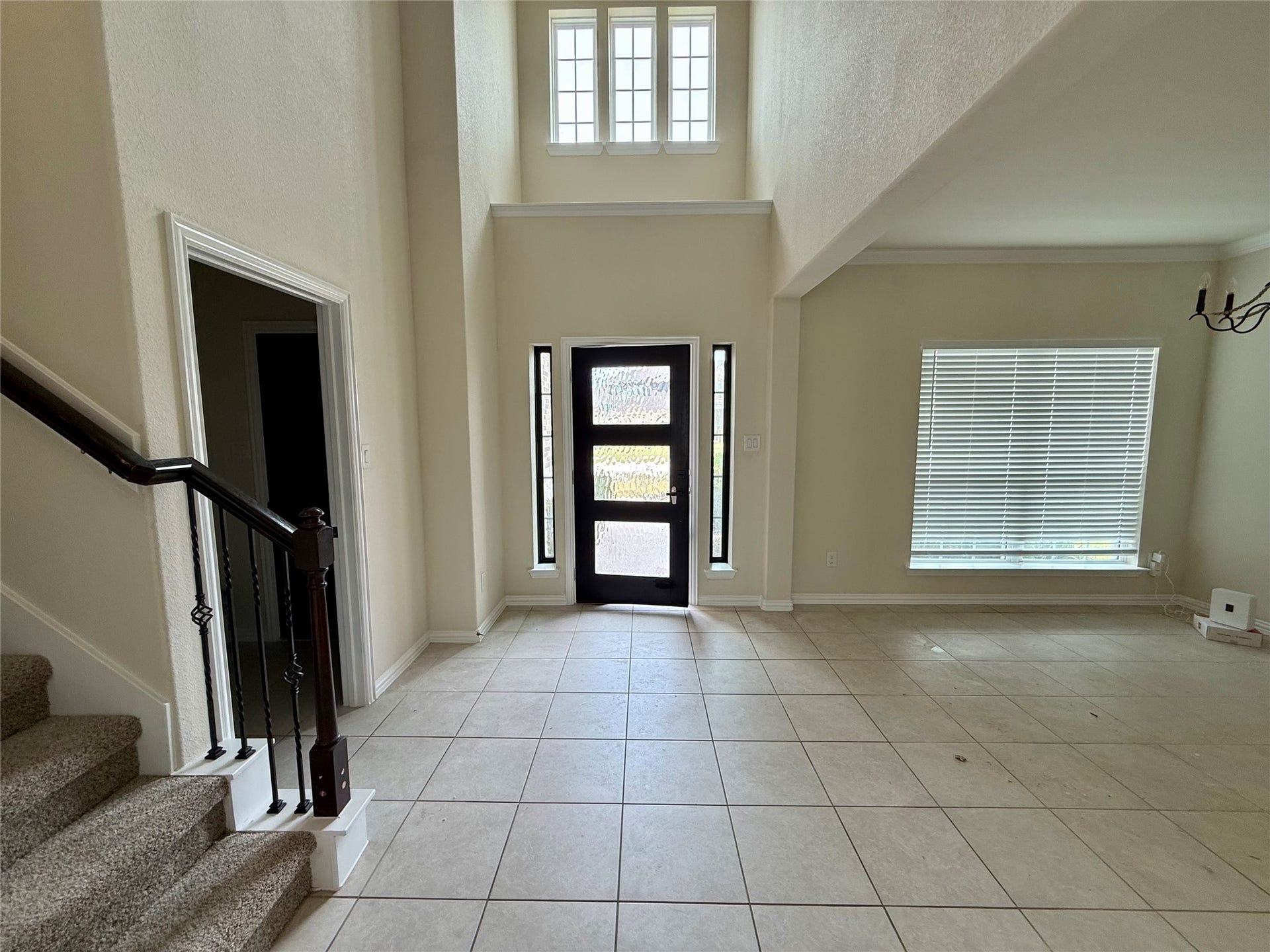 23422 Bordeaux Drive, Alvin, TX 77511 Entry hall and staircase.
