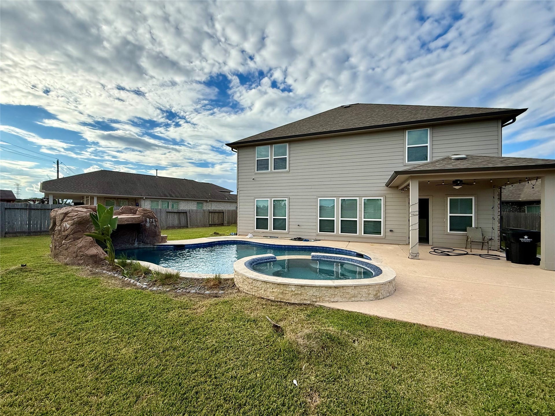 23422 Bordeaux Drive, Alvin, TX 77511 Plenty of room in this backyard.