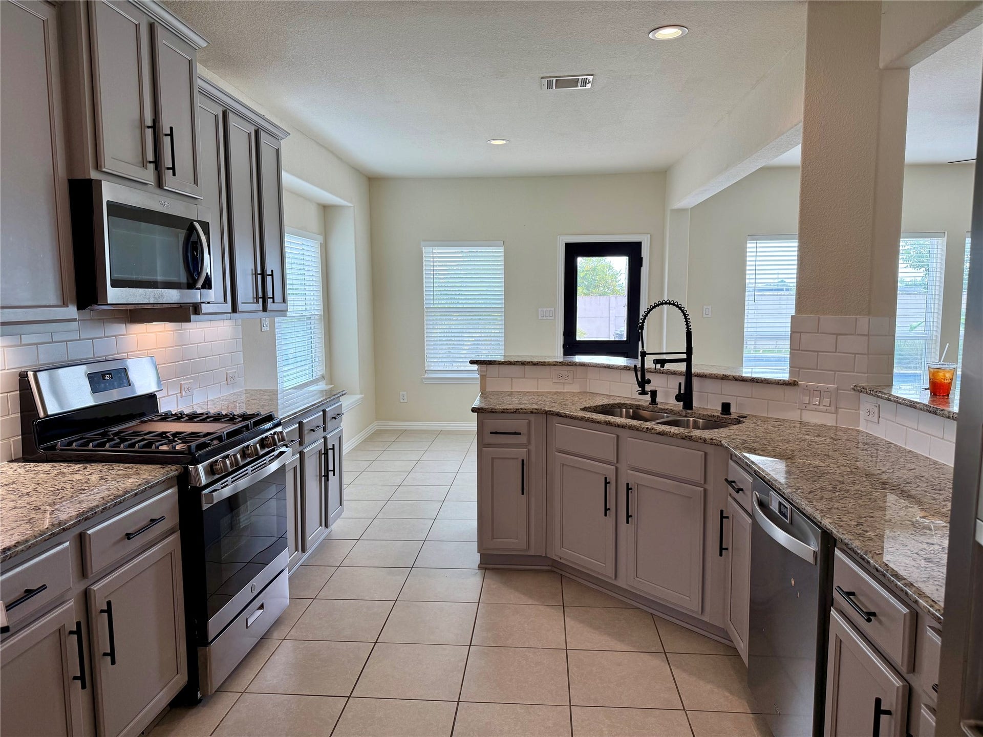 23422 Bordeaux Drive, Alvin, TX 77511 Kitchen