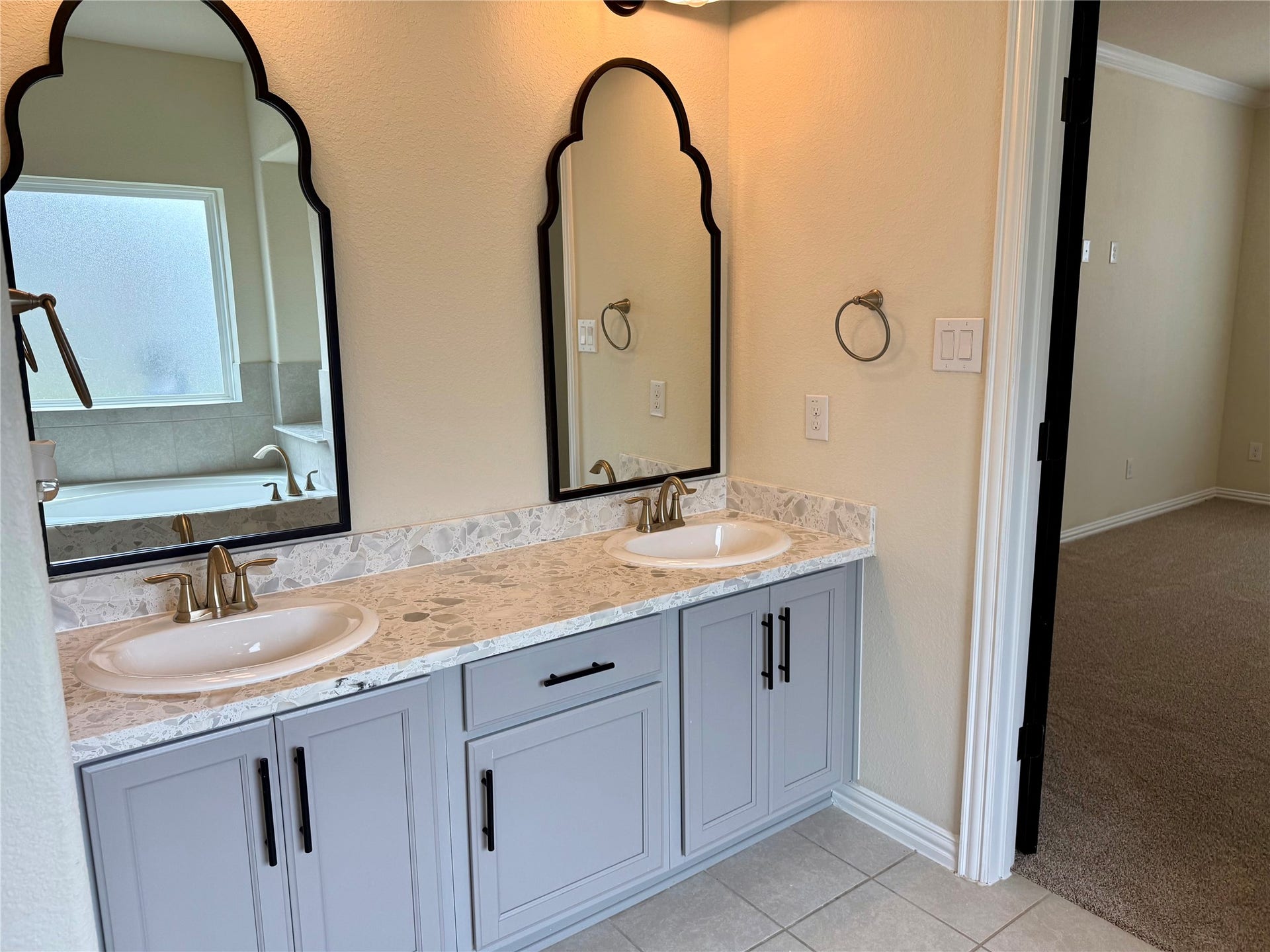 23422 Bordeaux Drive, Alvin, TX 77511 Primary bath vanity with double sinks