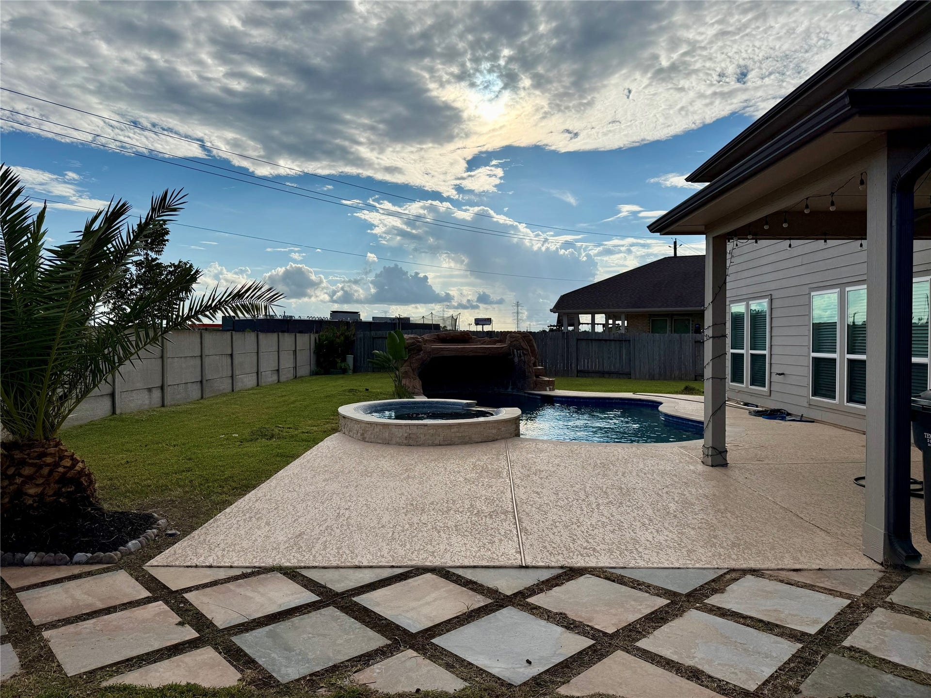 23422 Bordeaux Drive, Alvin, TX 77511 Beautifully landscaped.