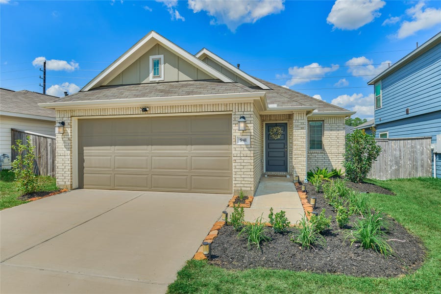 Property photo for 941 Oak Mist Lane, Magnolia, TX