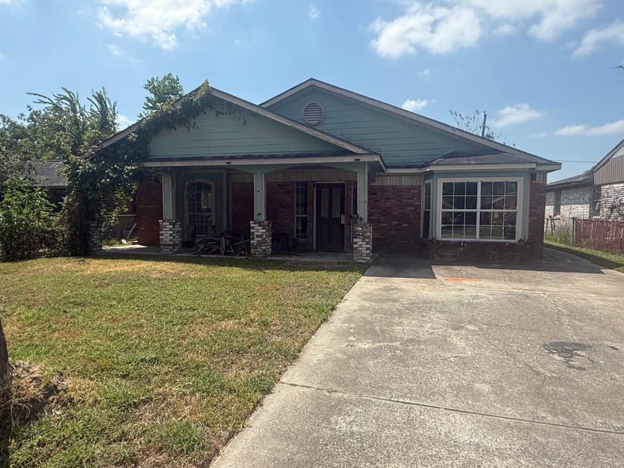 Property photo for 17018 Woodacre Drive, Houston, TX
