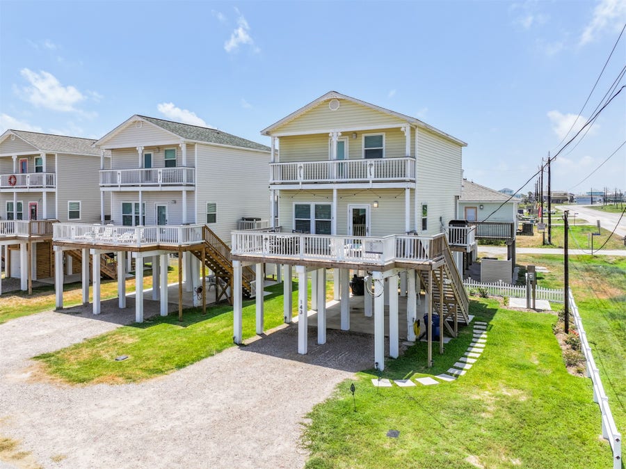 Property photo for 143 W Palm Street, Surfside Beach, TX