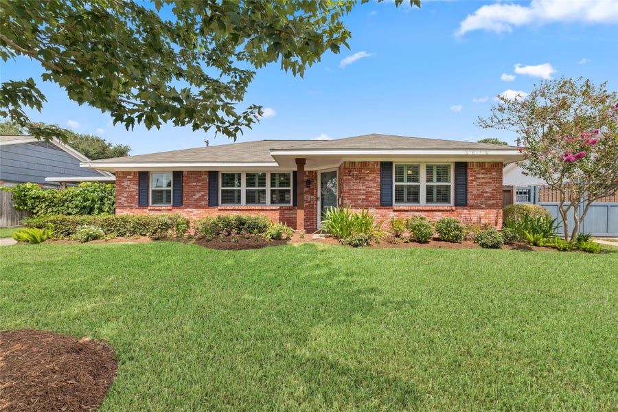 Property photo for 2127 Lazybrook Drive, Houston, TX