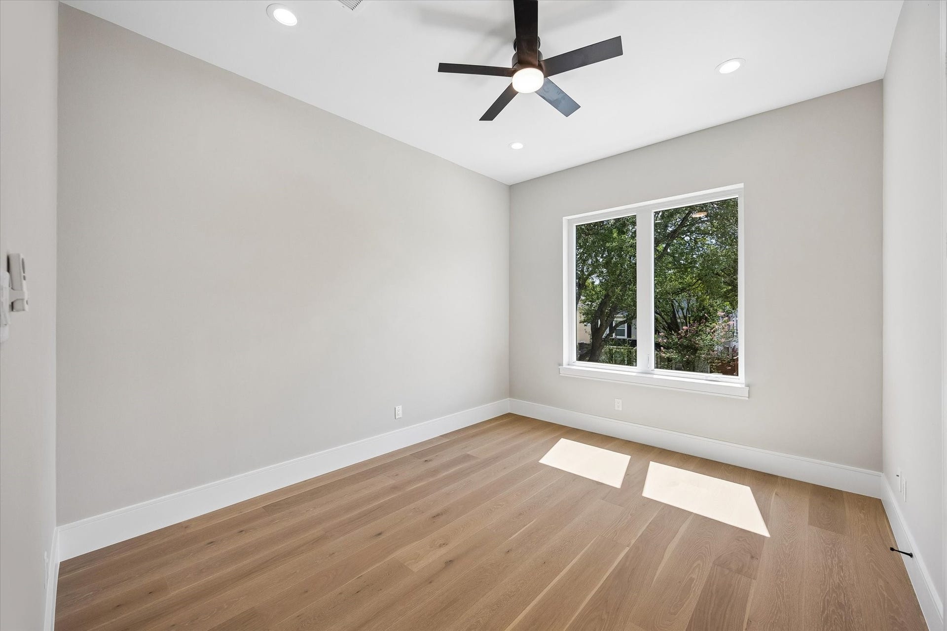 6107 Lake Street, West University Place, TX 77005 Third Bedroom with full bath, walk in closet and engineered harwoods.