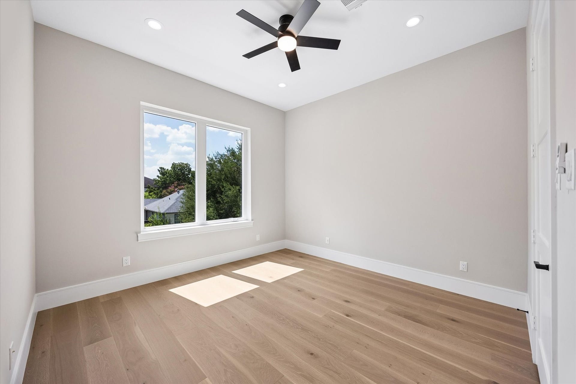 6107 Lake Street, West University Place, TX 77005 Fourth bedroom overlooks front yard