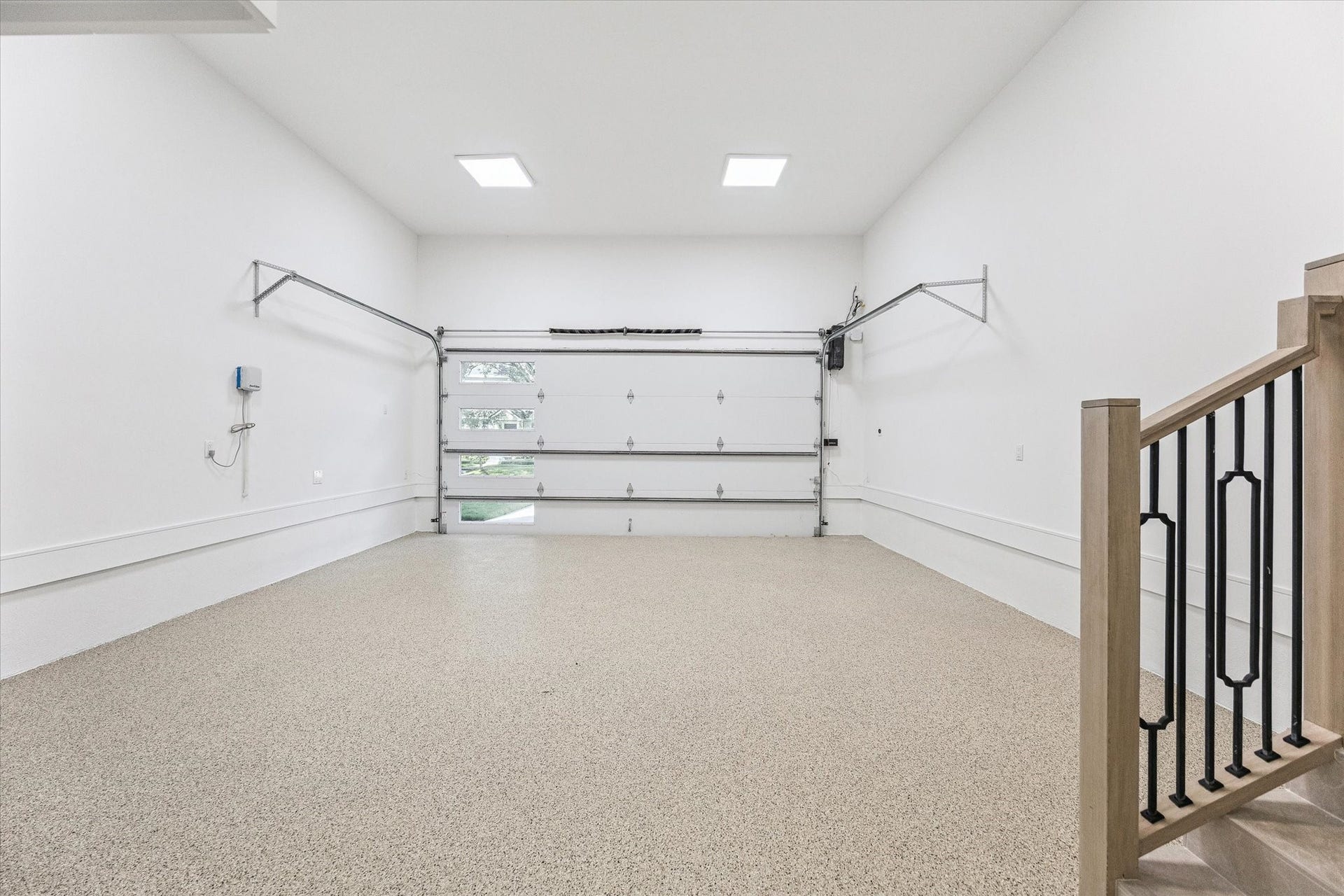 6107 Lake Street, West University Place, TX 77005 Pull into this oversized garage with your SUV. It has room to spare! Electric charging available!