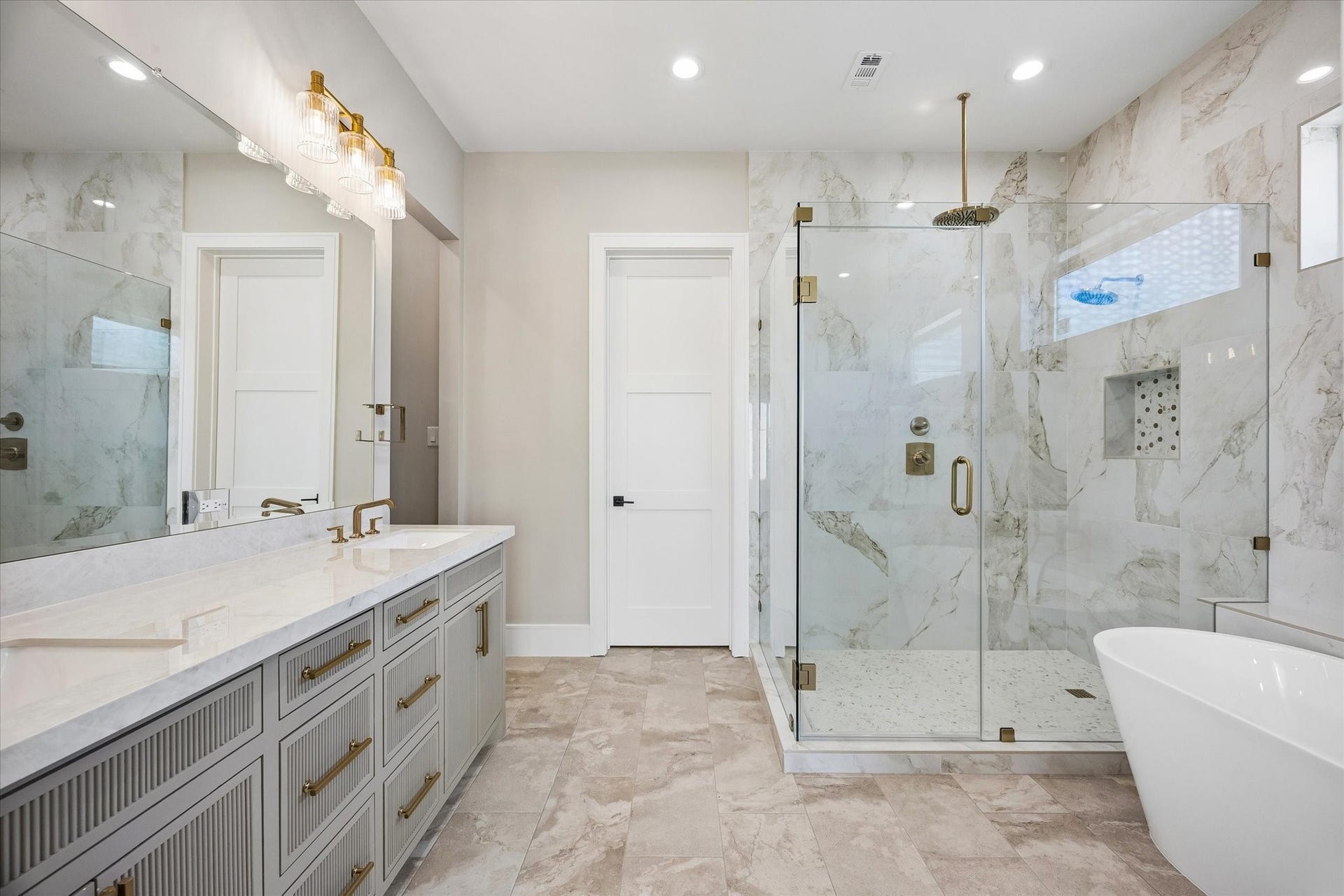 6107 Lake Street, West University Place, TX 77005 Full view from entry into primary bath.