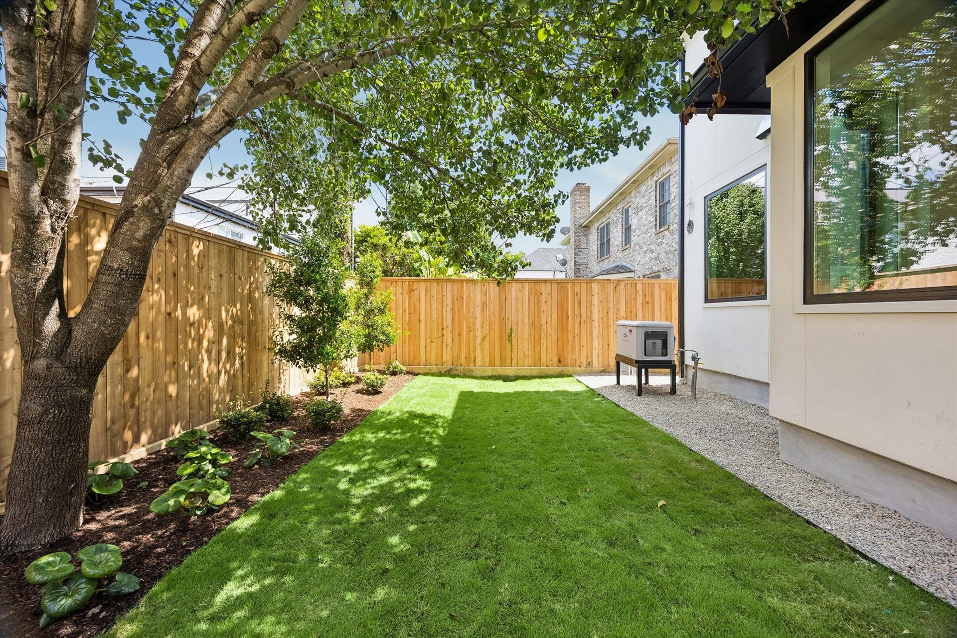 6107 Lake Street, West University Place, TX 77005 Terrific zoysia grass looks like a carpet! Notice a full home generator already installed!!