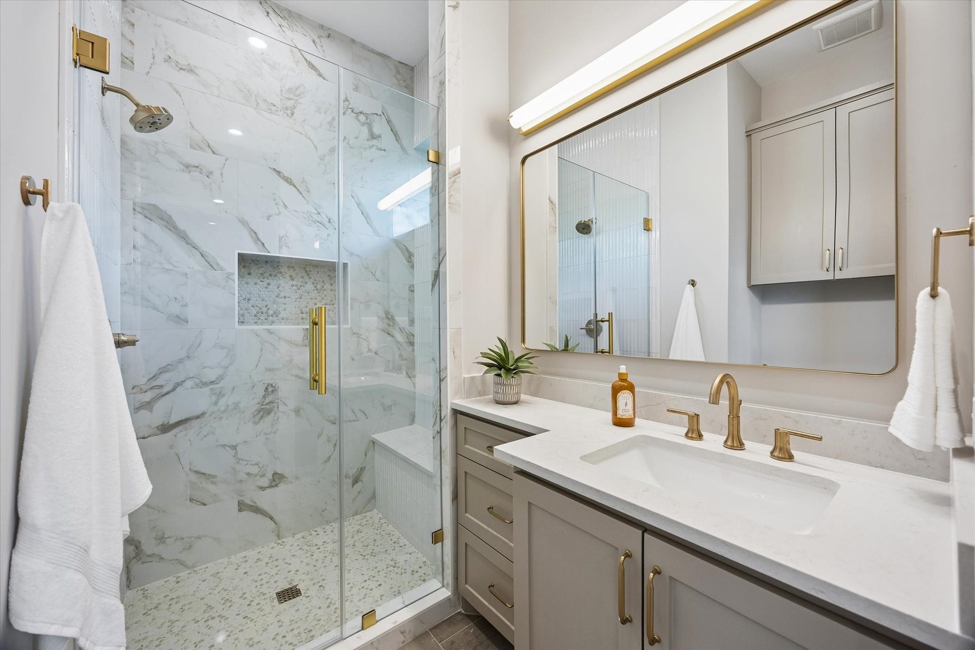 6107 Lake Street, West University Place, TX 77005 Secondary ensuite bathroom with shower.