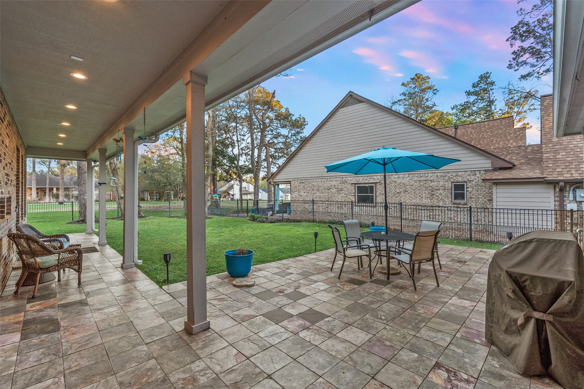 199 Springs Edge Drive, Montgomery, TX 77356