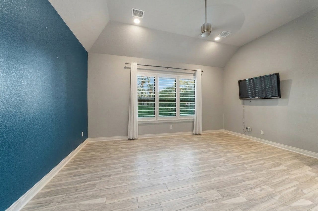 199 Springs Edge Drive, Montgomery, TX 77356