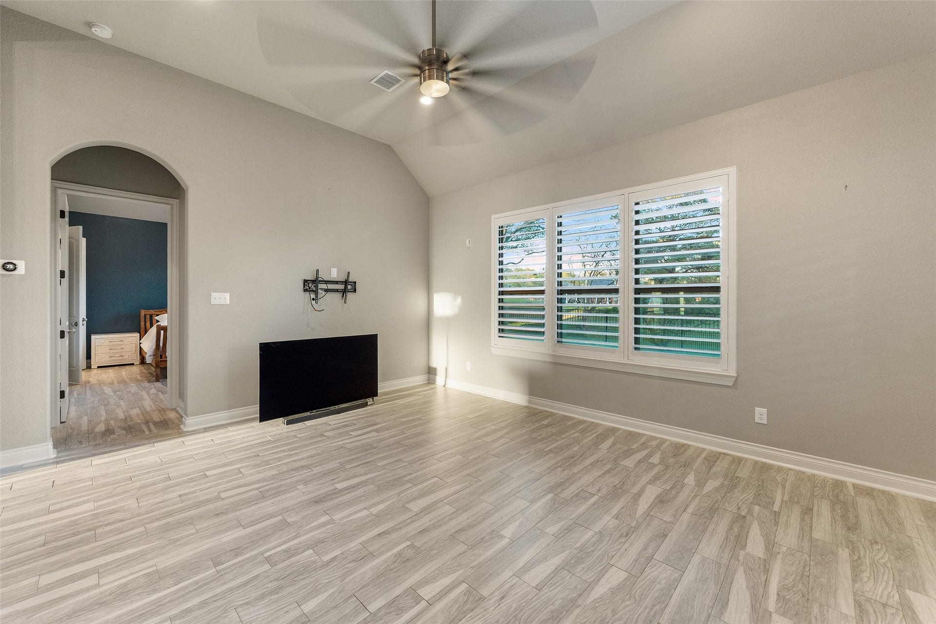 199 Springs Edge Drive, Montgomery, TX 77356