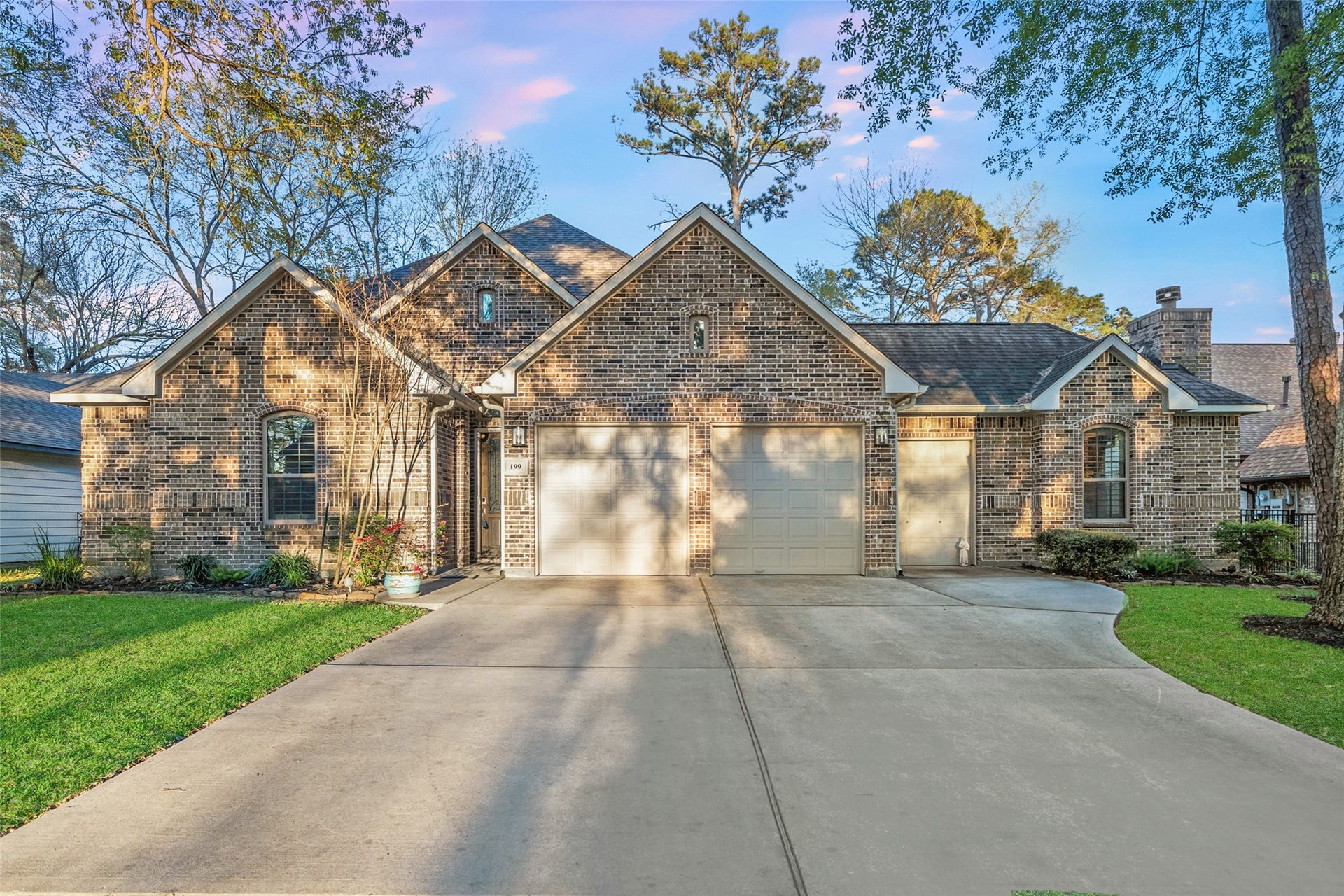 199 Springs Edge Drive, Montgomery, TX 77356