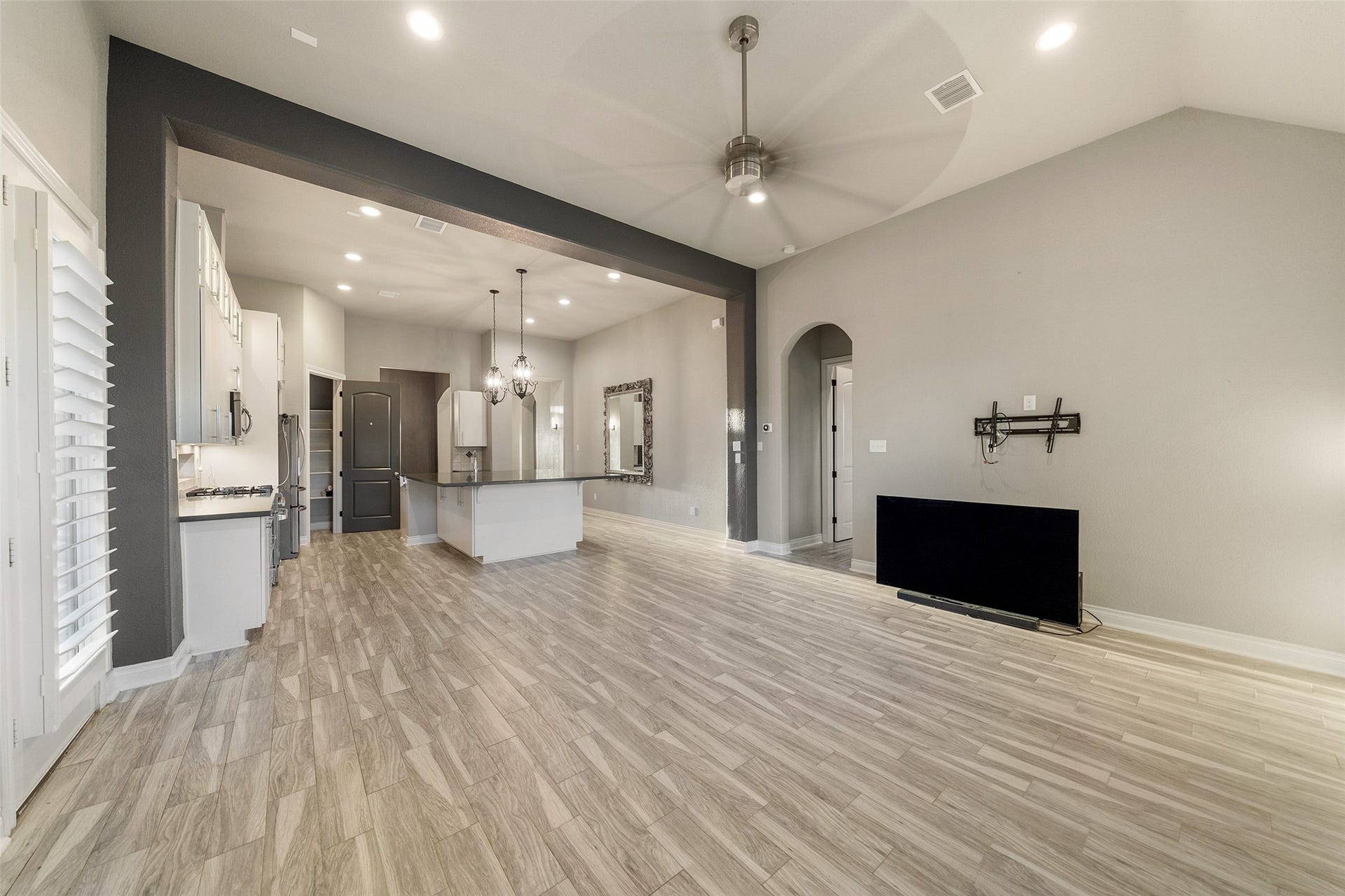 199 Springs Edge Drive, Montgomery, TX 77356