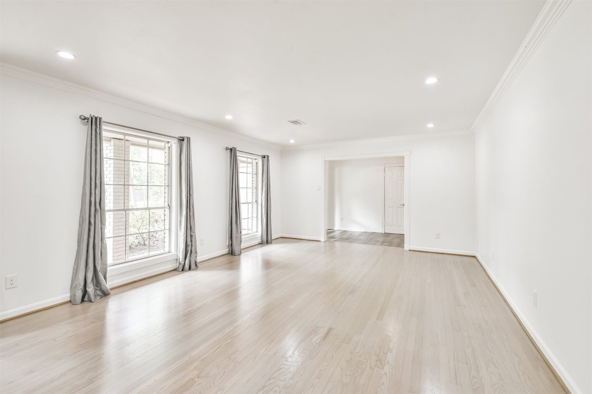 SPACIOUS FORMAL LIVING