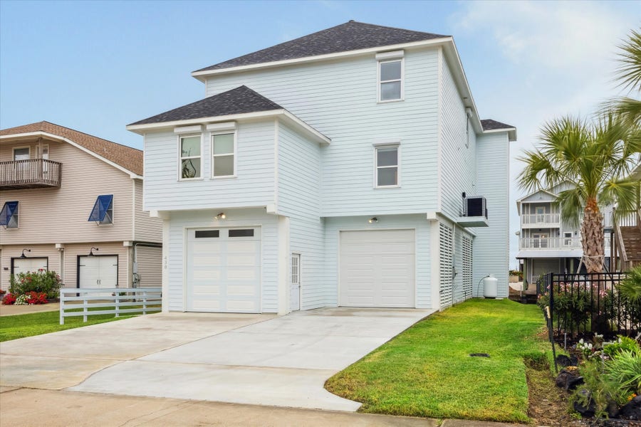 Property photo for 430 Amanda Circle, Tiki Island, TX
