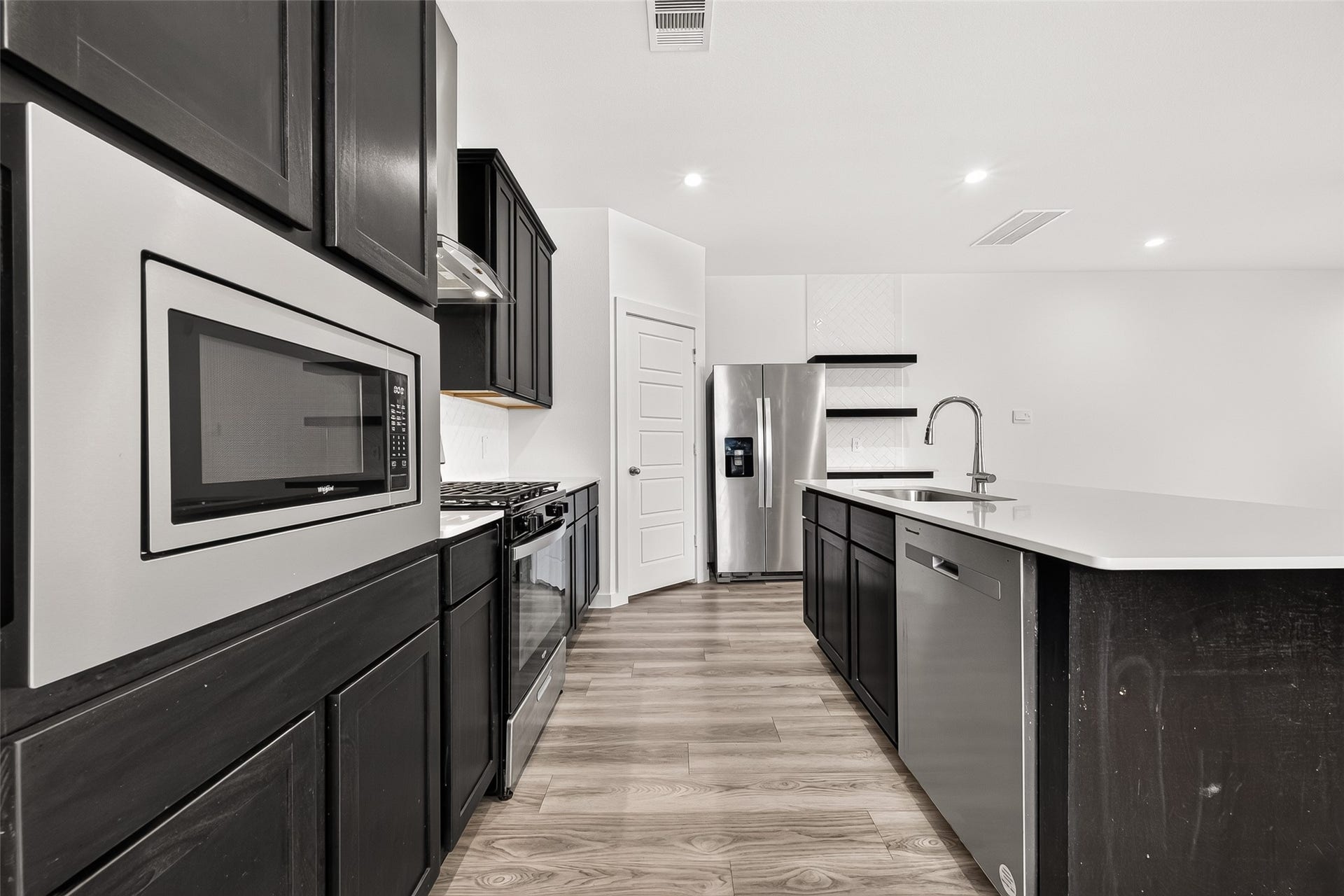 3021 Skyline Mesa Drive, Houston, TX 77047 Stainless Steel Appliances