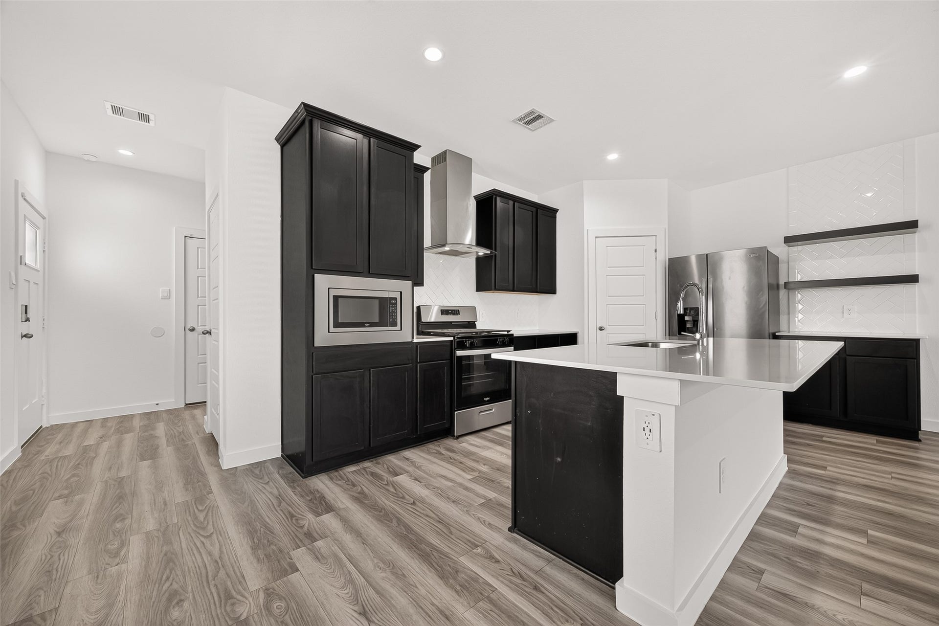 3021 Skyline Mesa Drive, Houston, TX 77047 Spacious Kitchen