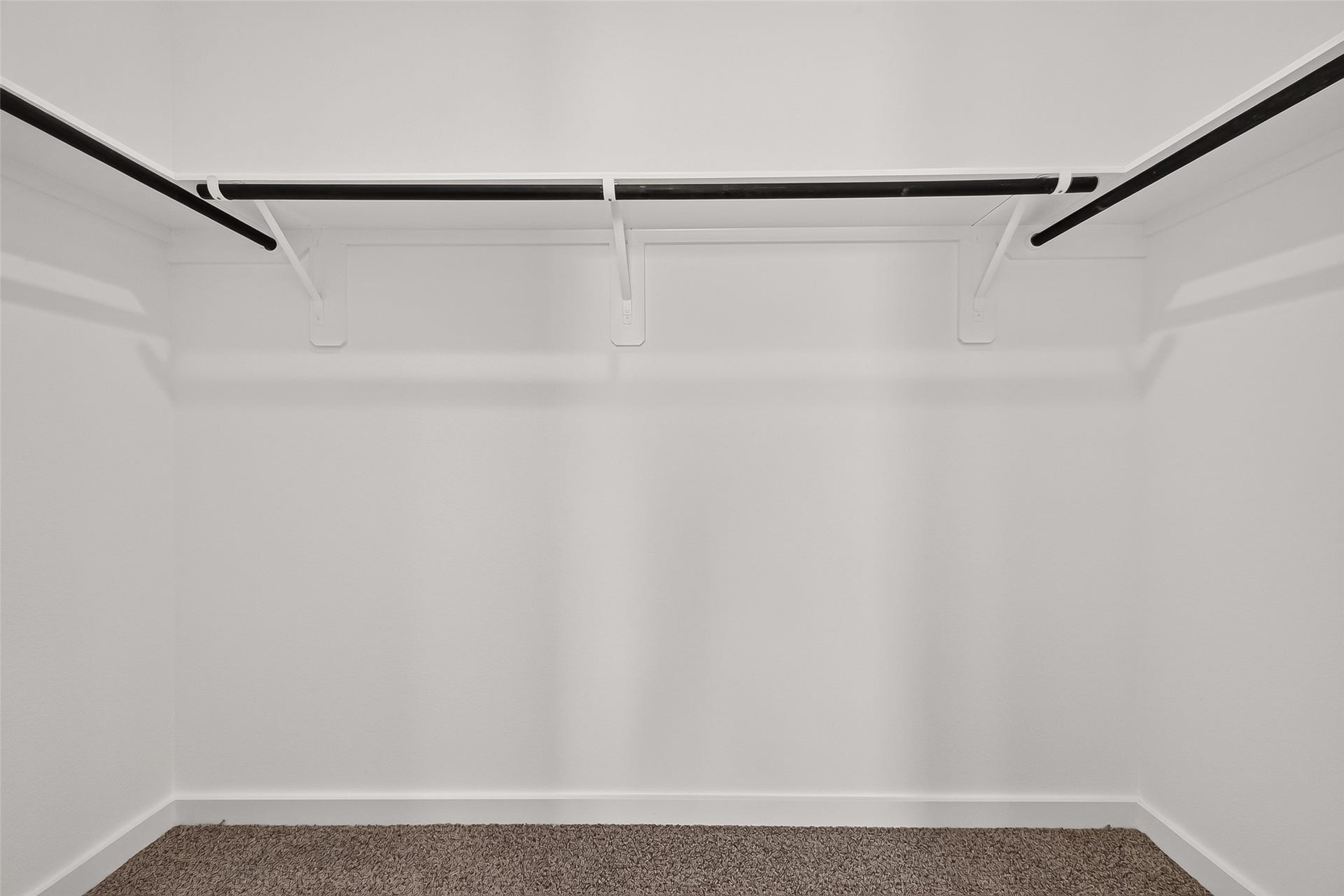 3021 Skyline Mesa Drive, Houston, TX 77047 Primary Closet