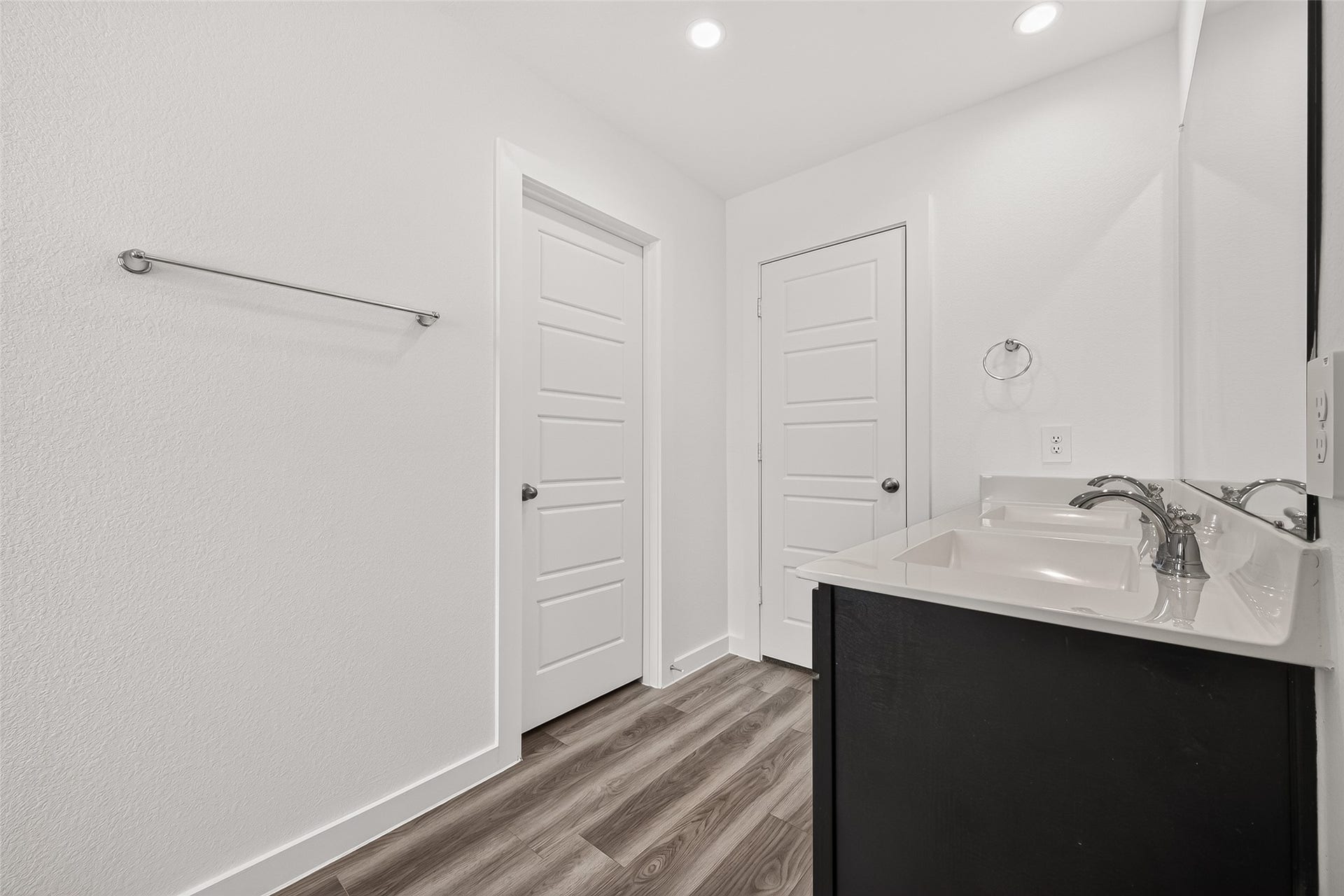 3021 Skyline Mesa Drive, Houston, TX 77047 Primary Bathroom