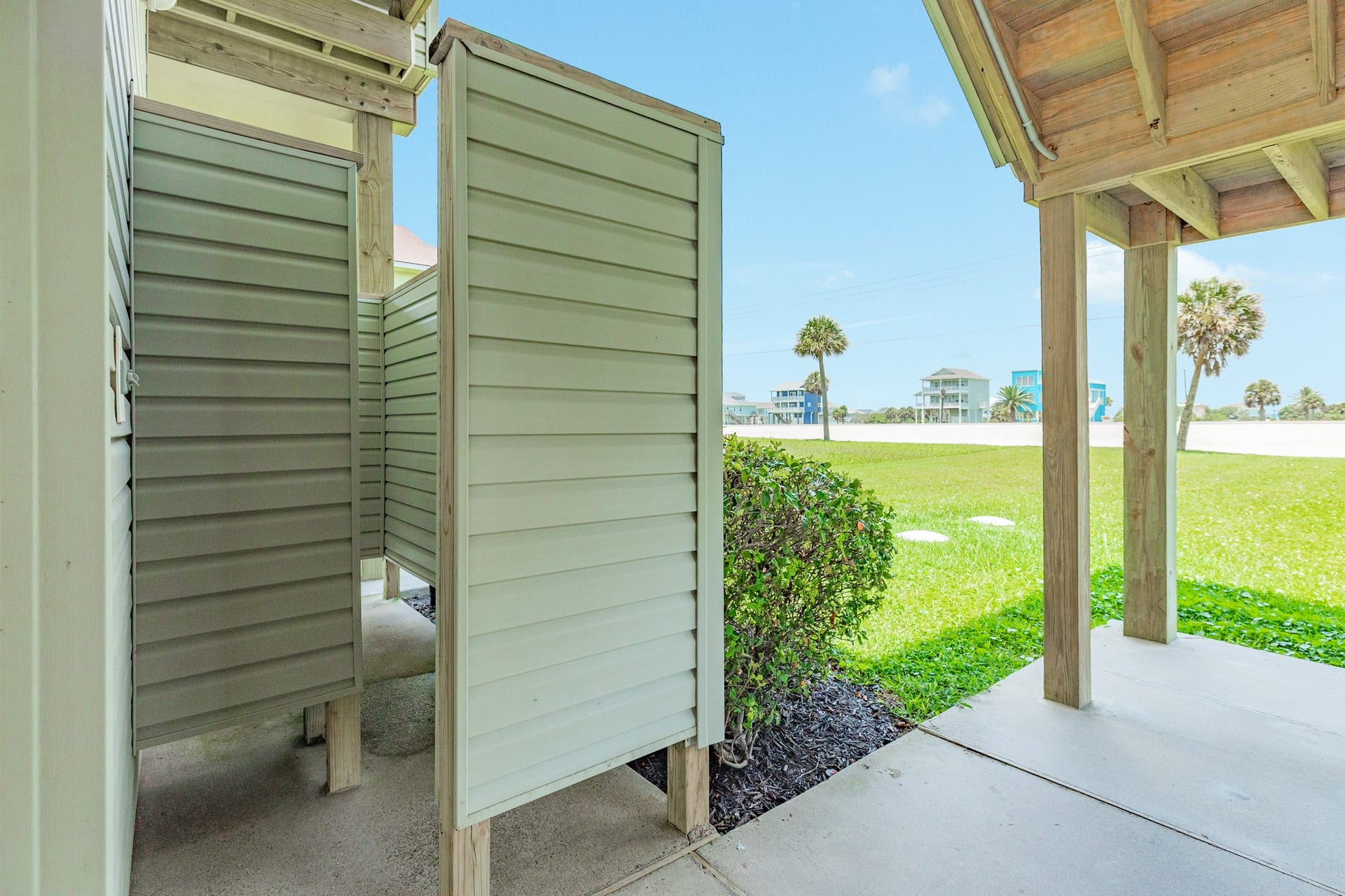 18502 E De Vaca, Galveston, TX 77554 Don't forget to rinse off in the outdoor shower on your way back from the beach