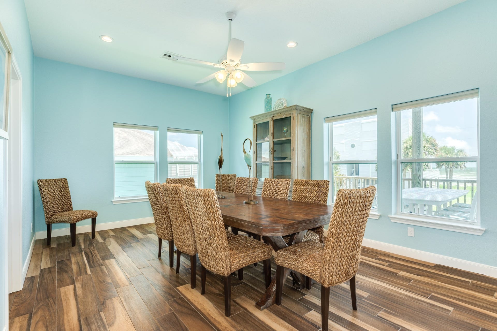 18502 E De Vaca, Galveston, TX 77554 Great beach views and plenty of natural light available in the dining area.