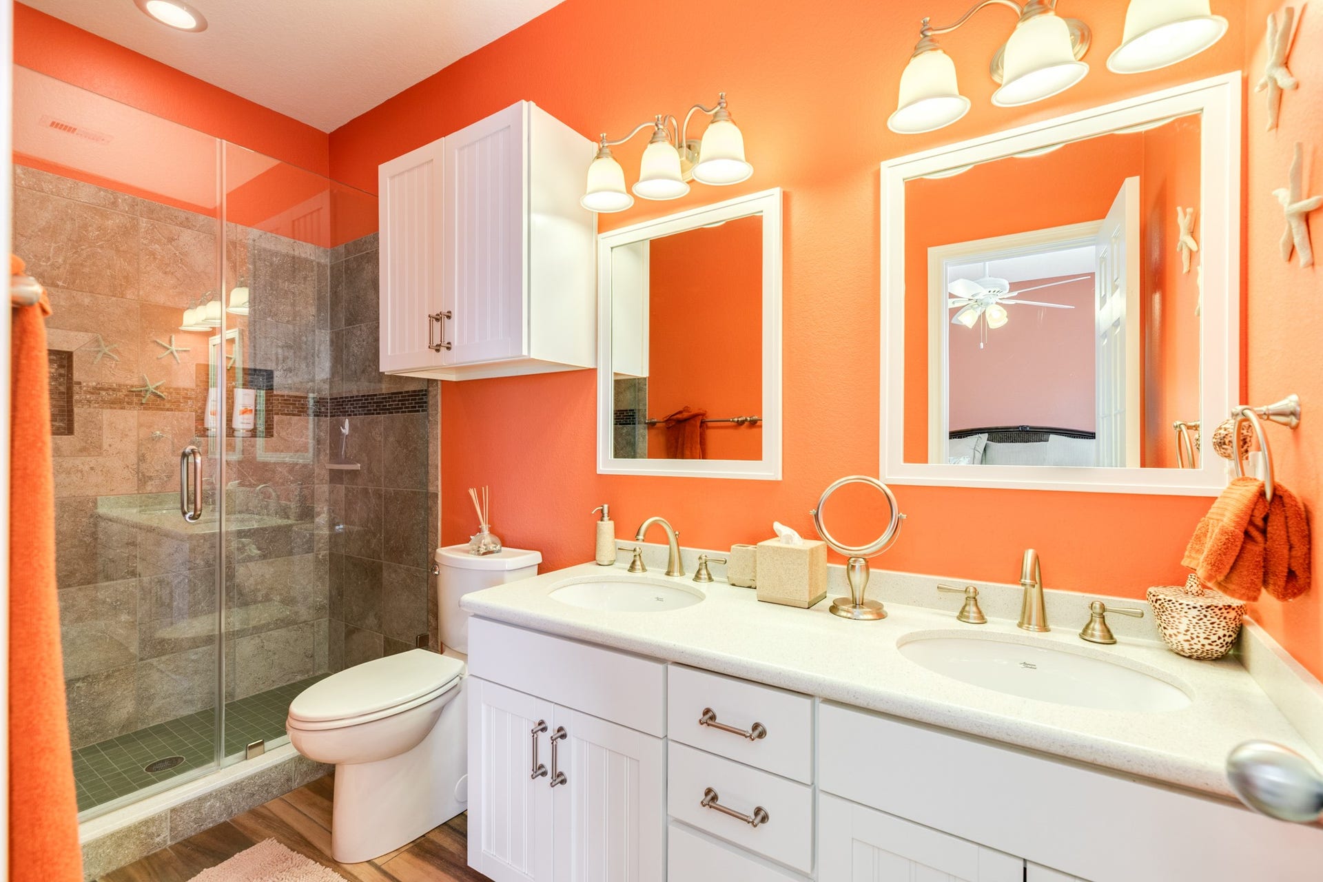 18502 E De Vaca, Galveston, TX 77554 En suite bathroom to Bedroom #2.
