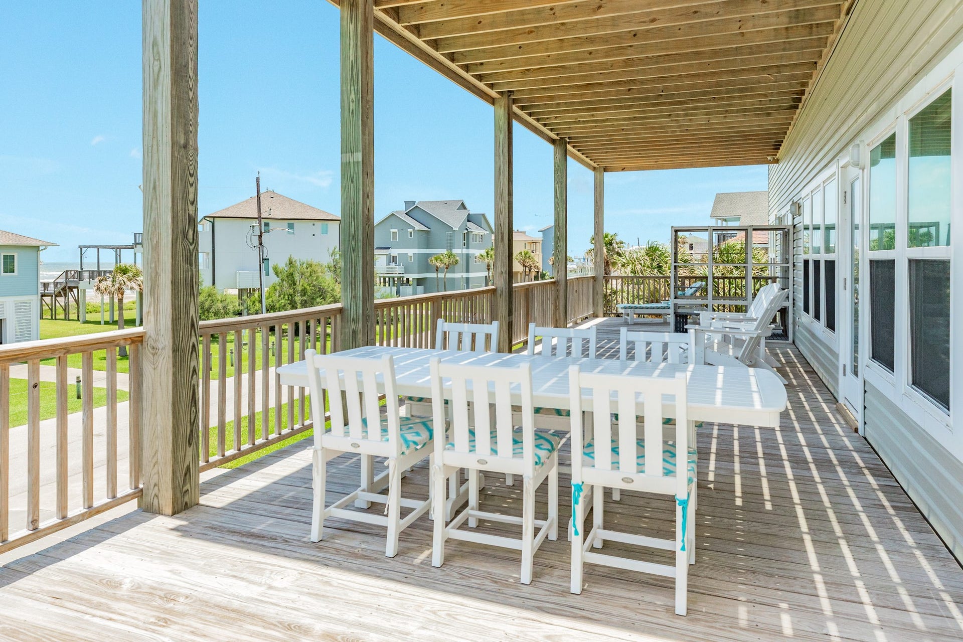 18502 E De Vaca, Galveston, TX 77554 Depending on the weather, why not dine outdoors?