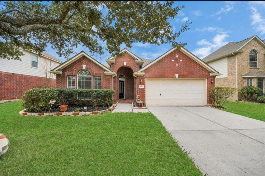 Property photo for 2502 Suncreek Lane, Pearland, TX