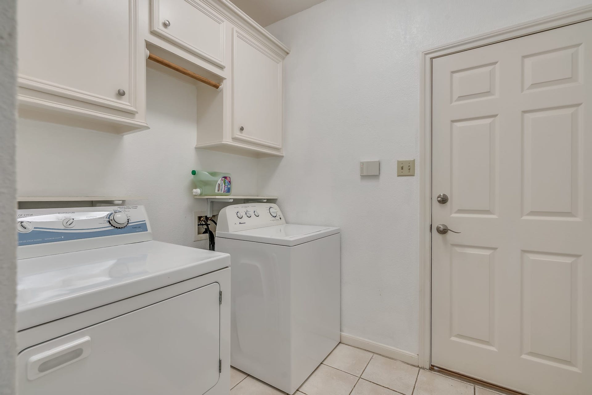 2500 Centerline Road, Conroe, TX 77384 Discover convenience with this spacious utility room located right off the garage, perfect for seamless laundry days