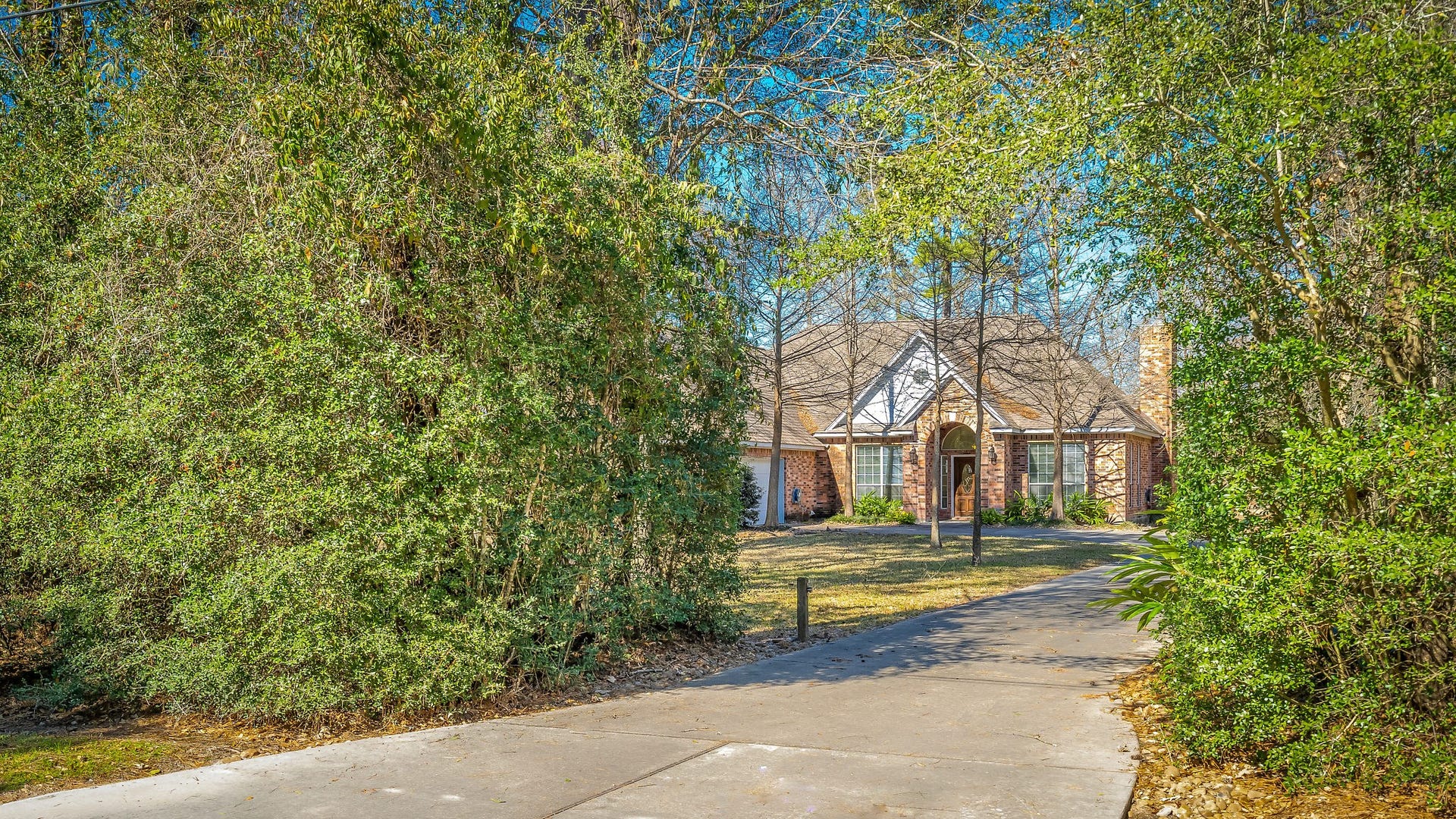 2500 Centerline Road, Conroe, TX 77384 Discover your dream home at 2500 Centerline, featuring 3 bedrooms, 2.5 baths, and a 2-car attached garage on a spacious lot, all conveniently located close to everything you need