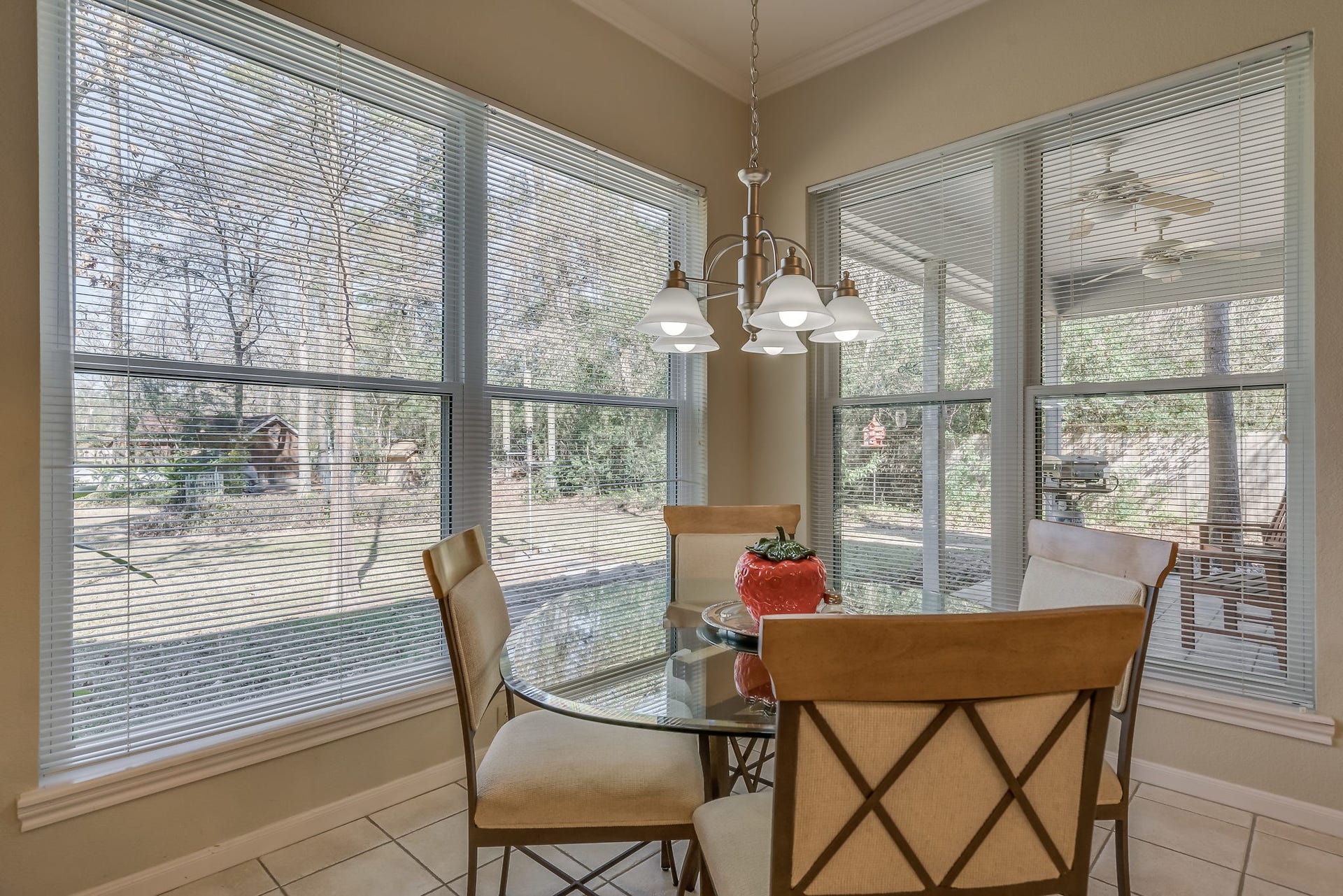 2500 Centerline Road, Conroe, TX 77384 Enjoy your morning coffee while birdwatching in this cozy breakfast nook with a stunning garden view
