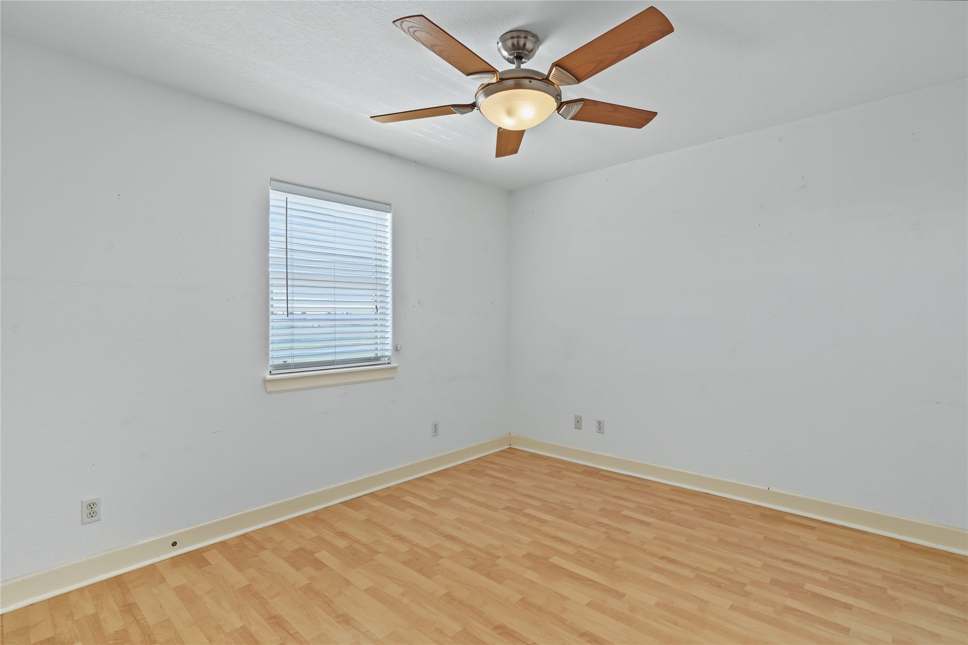 49 N Omega Street, La Marque, TX 77568 49 N Omega Street, La Marque, TX 77568