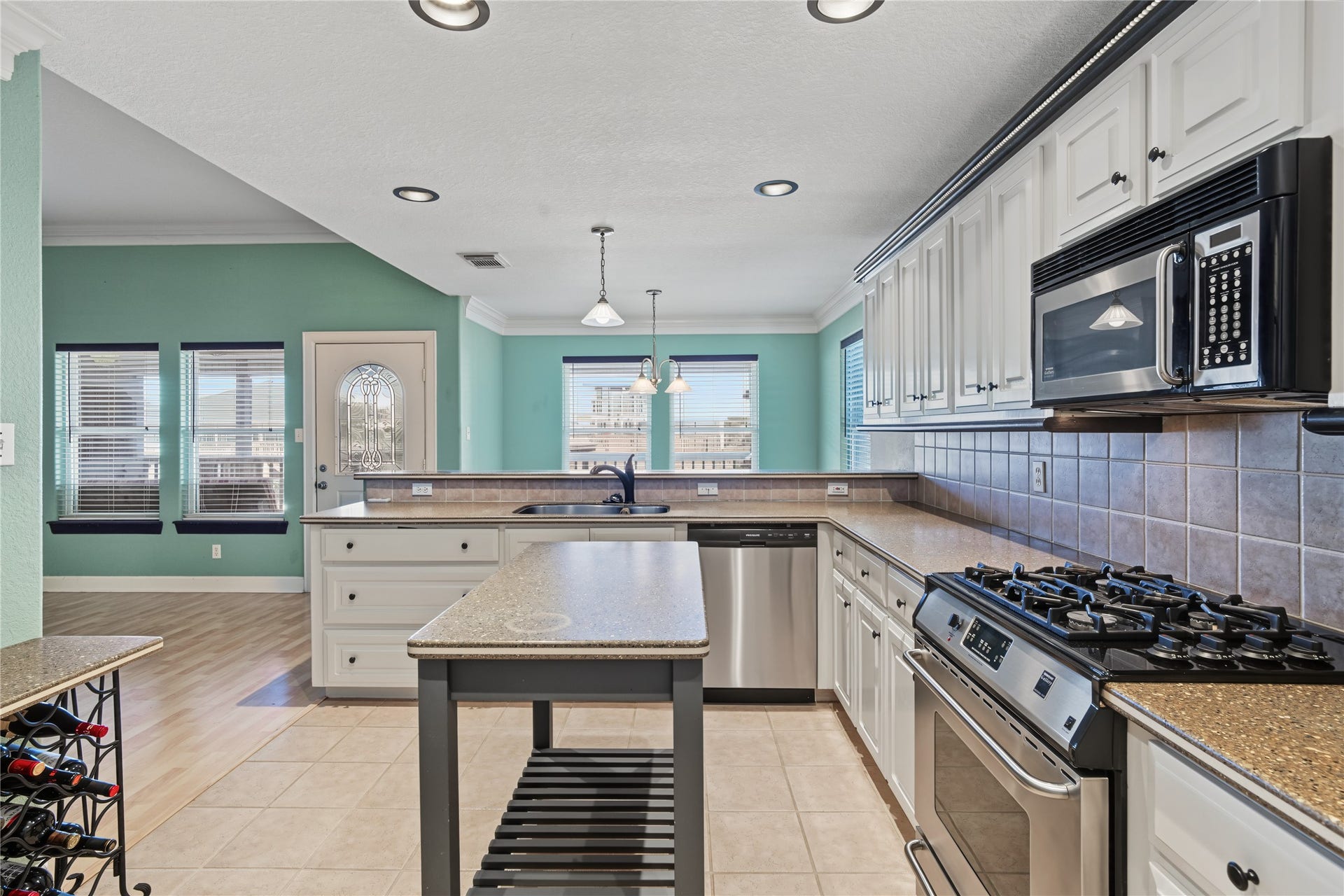 49 N Omega Street, La Marque, TX 77568 49 N Omega Street, La Marque, TX 77568