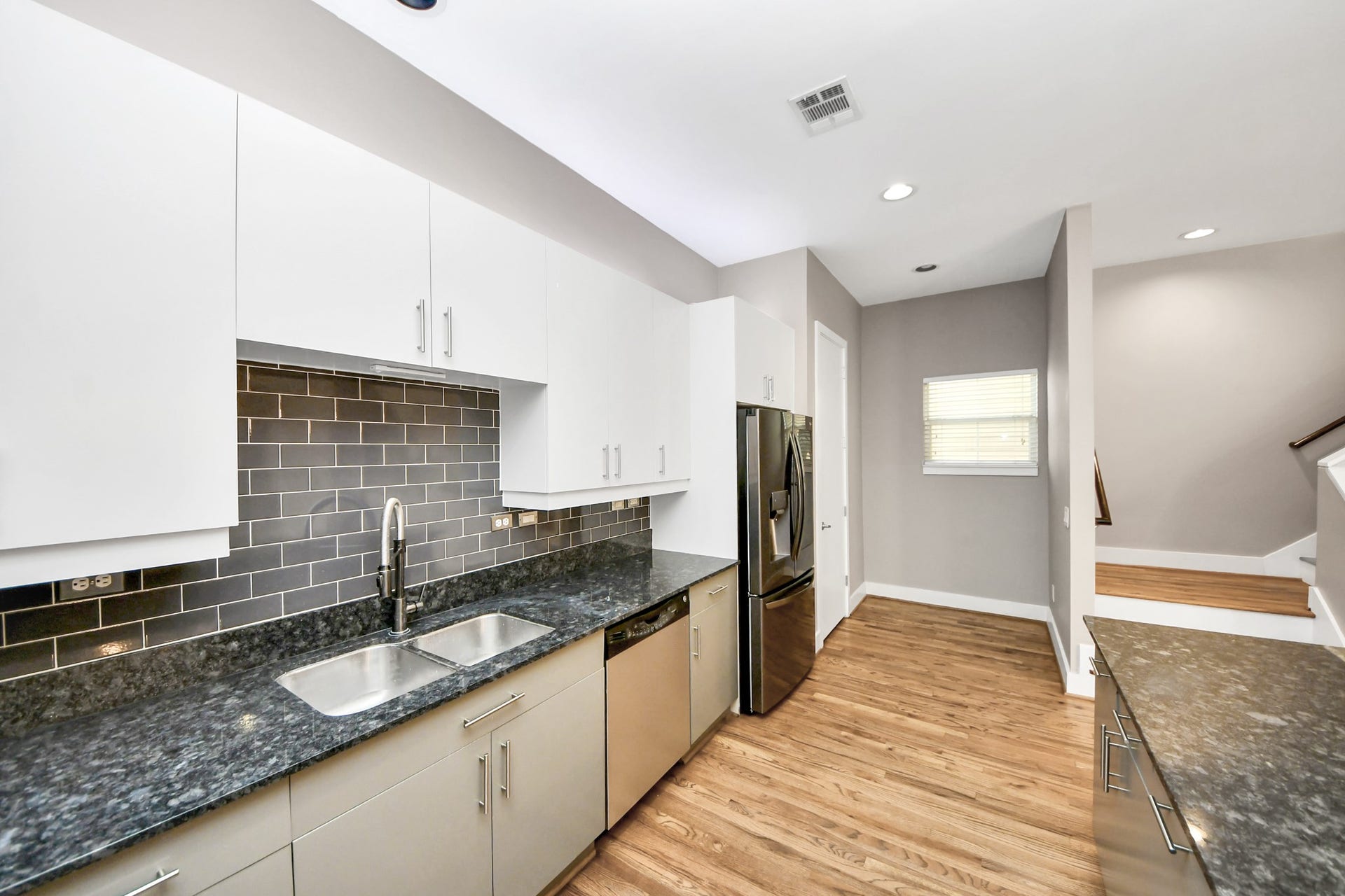 1112 Columbus Street, #B, Houston, TX 77019 1112 Columbus Street, #B, Houston, TX 77019