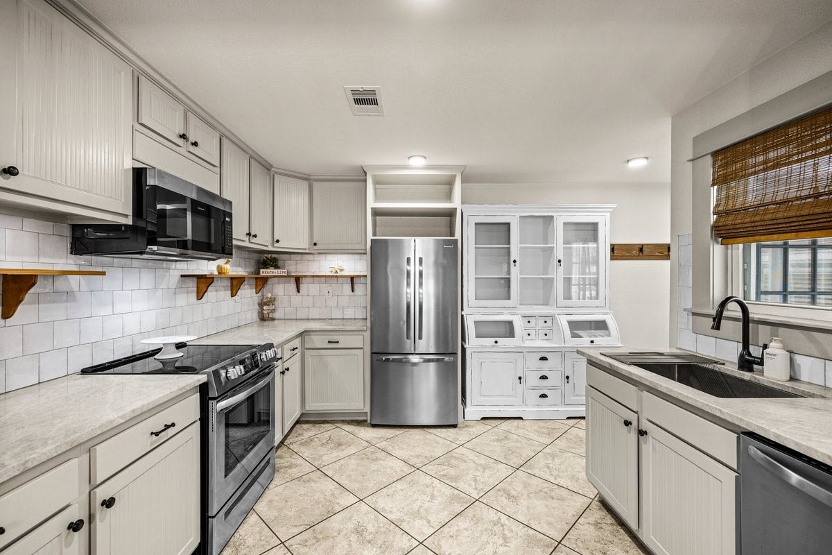 1414 29th Street, Galveston, TX 77550 Updated kitchen