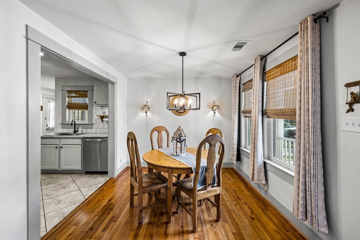 1414 29th Street, Galveston, TX 77550 Inviting dining space in a low-maintenance Galveston home.