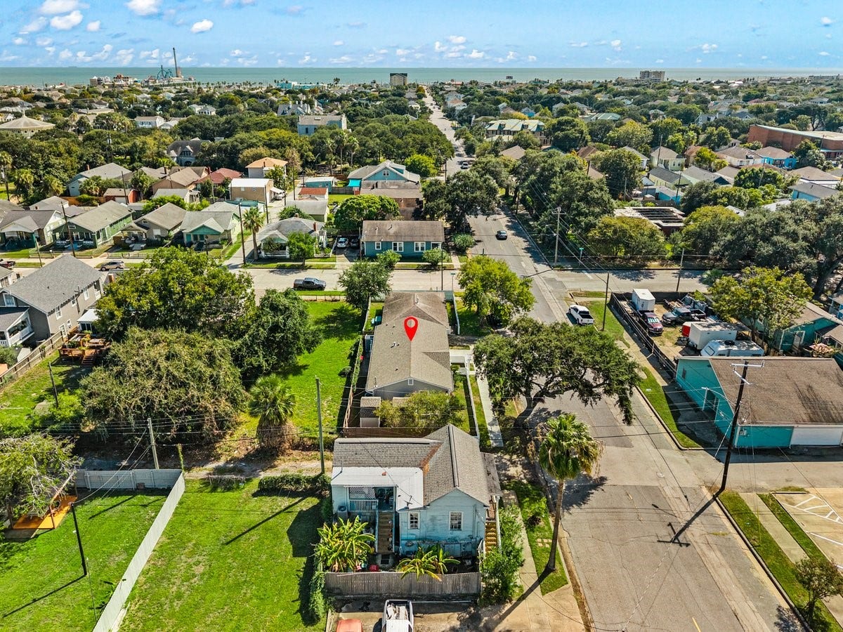 1414 29th Street, Galveston, TX 77550 Just minutes from Galvestons Seawall, sandy beaches, restaurants, and popular island attractions.