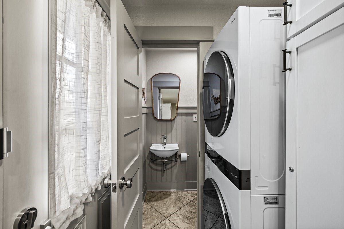1414 29th Street, Galveston, TX 77550 Half Bathroom & Utilities
