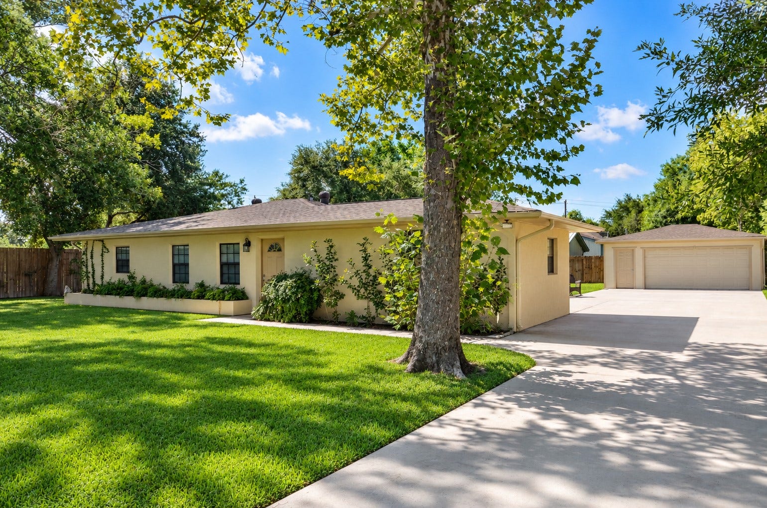 11620 Old Main Street Loop Road, Houston, TX 77025 11620 Old Main Street Loop Road, Houston, TX 77025