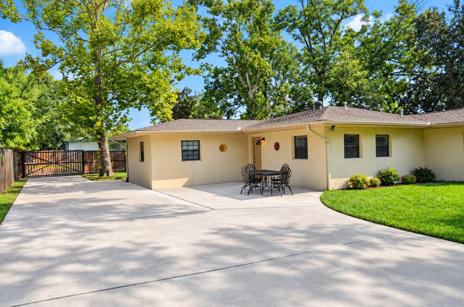 11620 Old Main Street Loop Road, Houston, TX 77025 11620 Old Main Street Loop Road, Houston, TX 77025