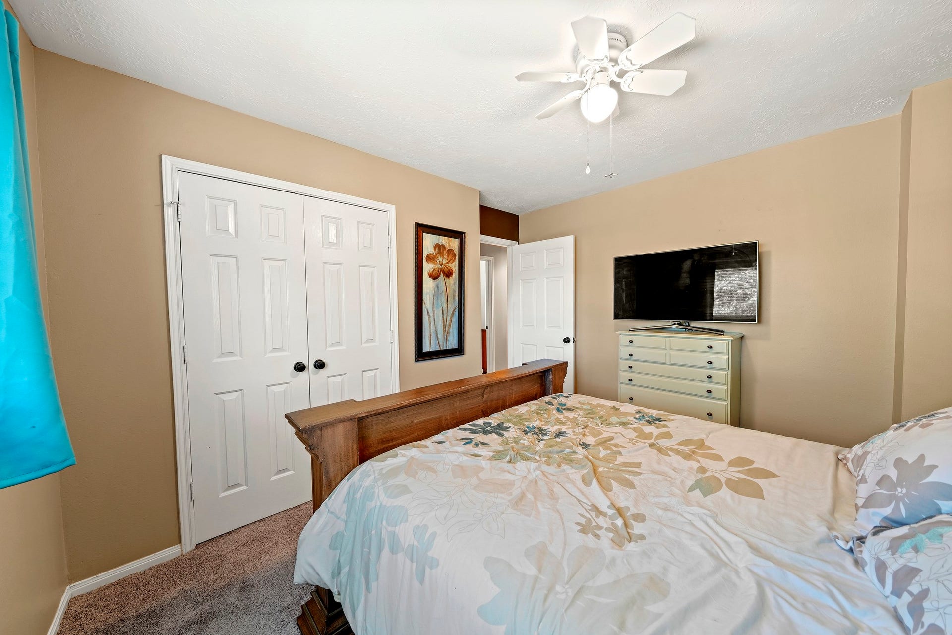 1806 Kensington Park Circle, Spring, TX 77386 Inviting bedroom with double-door closet. Virtually staged.