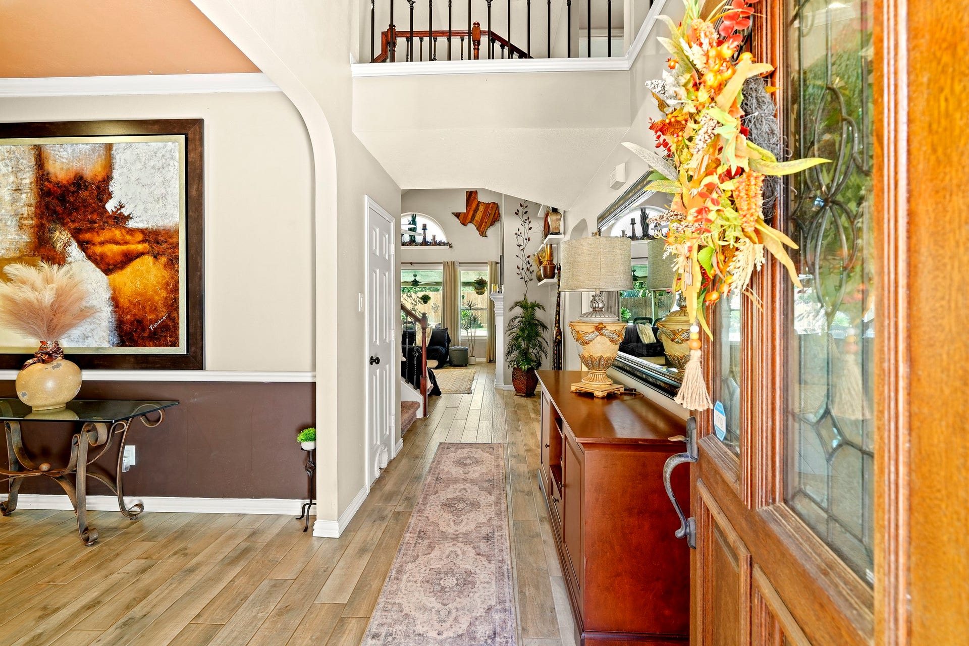 1806 Kensington Park Circle, Spring, TX 77386 Gracious entry with an open, airy feel.