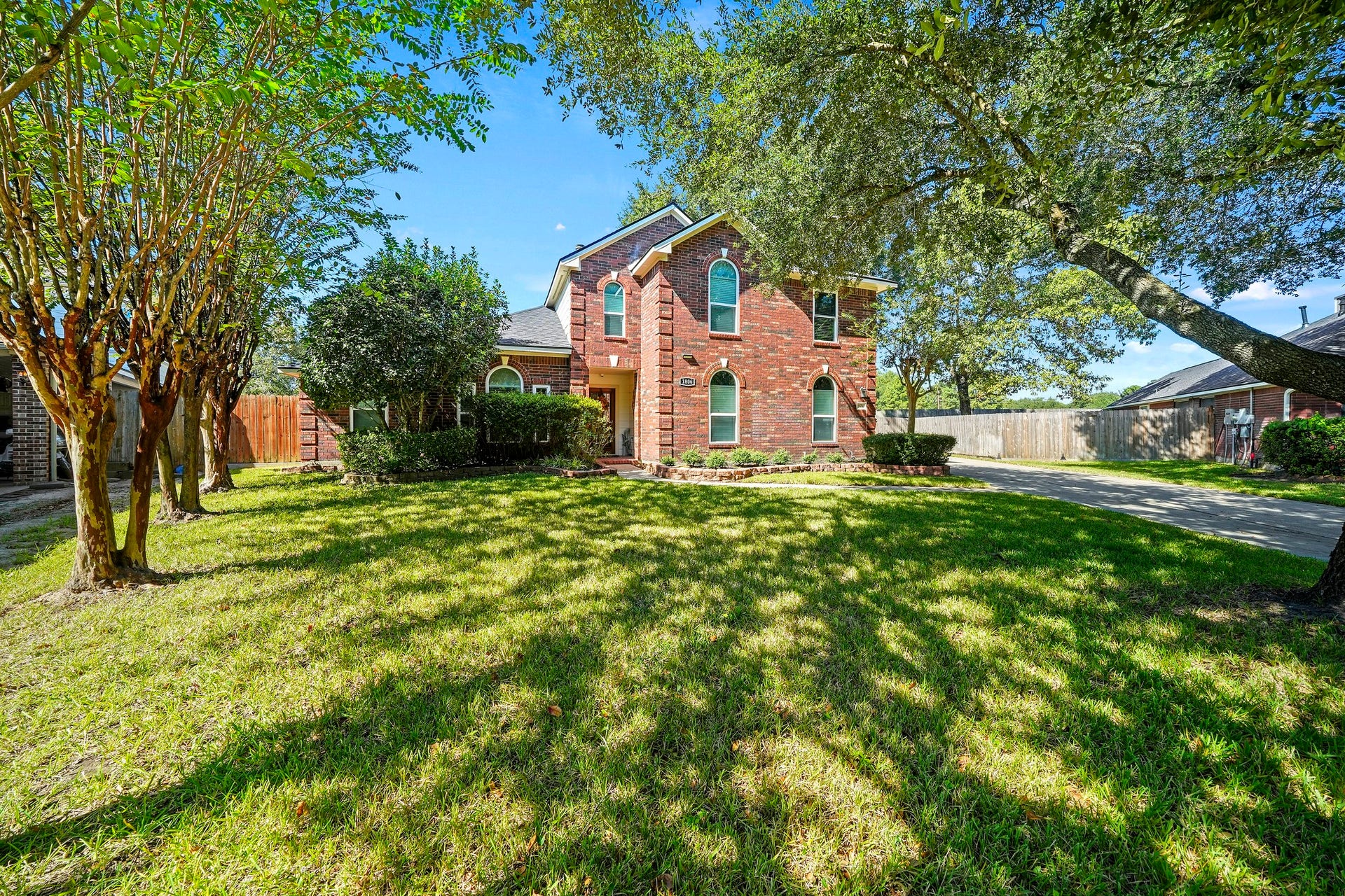 1806 Kensington Park Circle, Spring, TX 77386 Stately front exterior on a manicured lot.