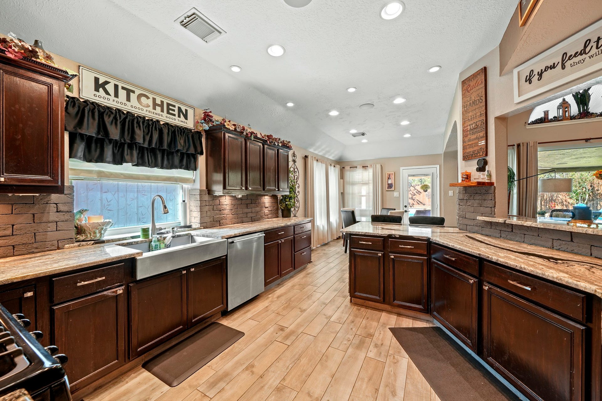 1806 Kensington Park Circle, Spring, TX 77386 Kitchen opening seamlessly to the living area.