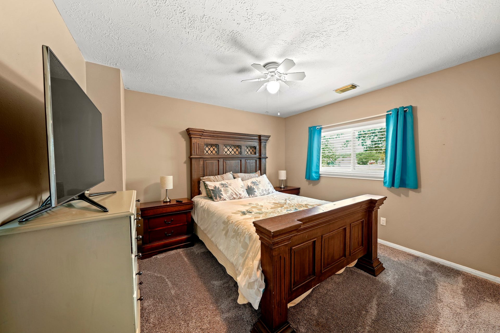 1806 Kensington Park Circle, Spring, TX 77386 Tranquil bedroom with a sunny window. Virtually staged.