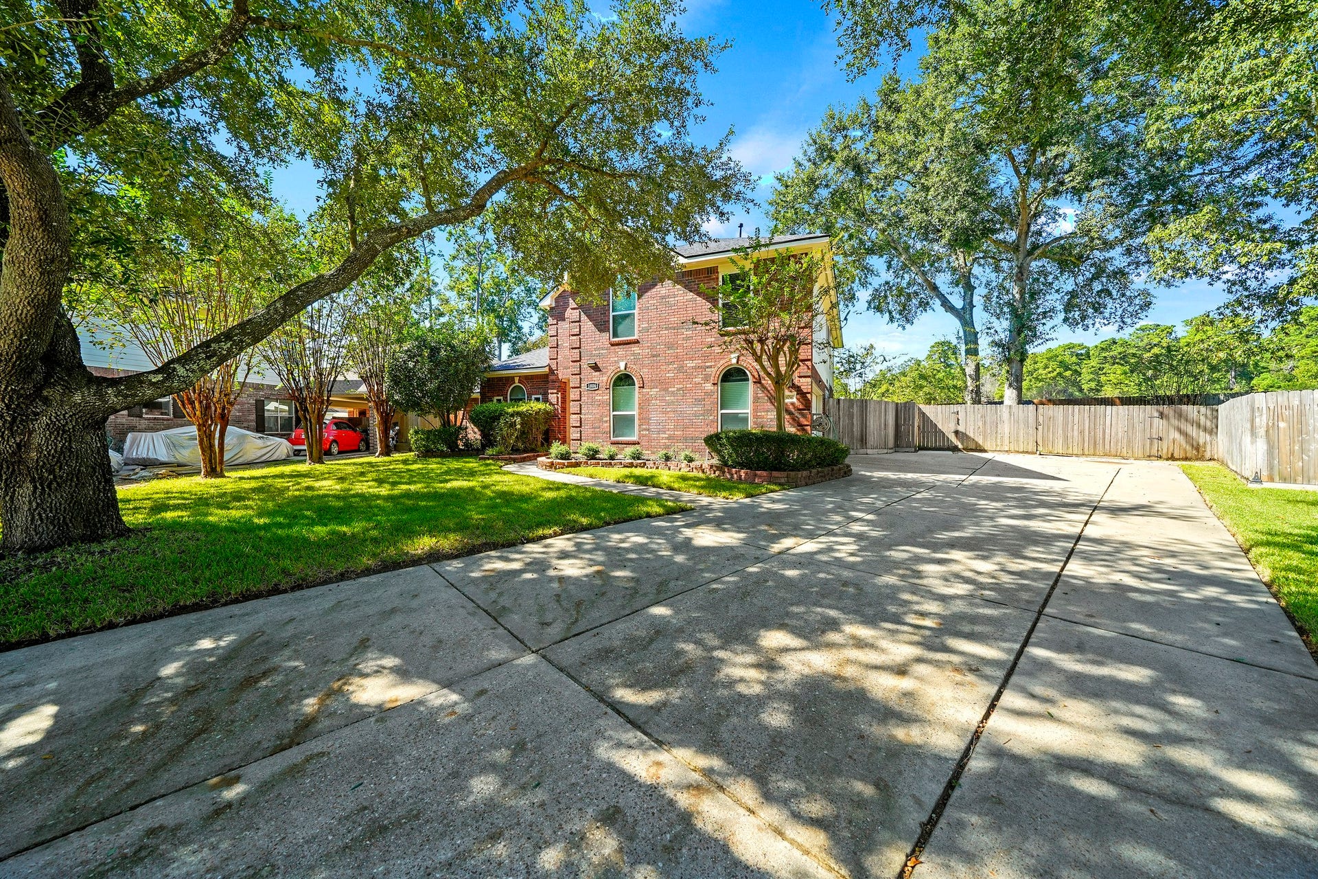 1806 Kensington Park Circle, Spring, TX 77386 Classic brick facade with mature landscaping.